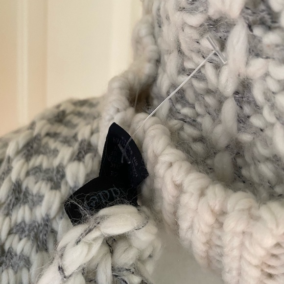 Steve Madden hat and scarf woman’s set - Picture 9 of 12